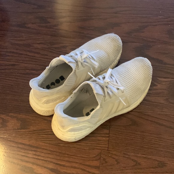 Adidas Ultraboosts - Picture 3 of 4